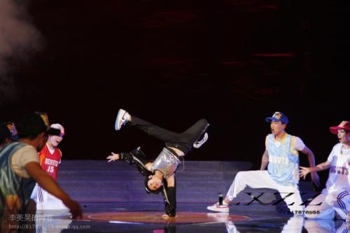 9岁登上春晚和周杰伦合作的人,10岁登上春晚父母为他卖掉房子