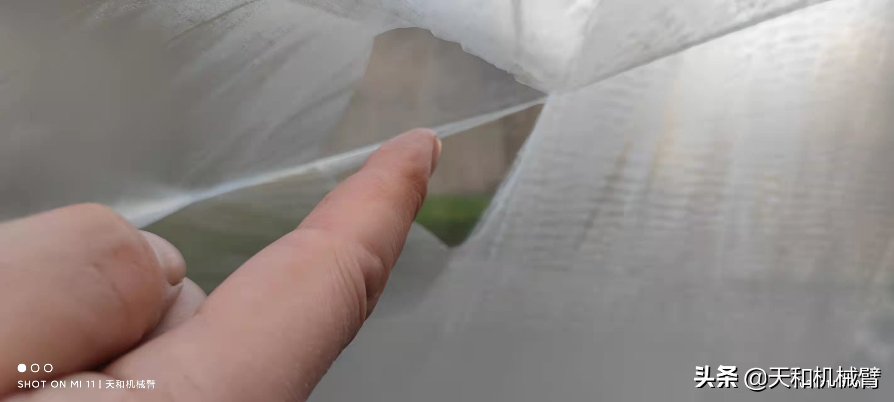 汽车太阳膜撕下来怎么除胶,太阳膜除胶全过程