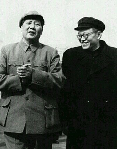 毛*东泽**评价周恩来：总理角色的不二人选