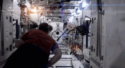 一个农场长大的孩子从小有个太空梦，后来他果然做到了