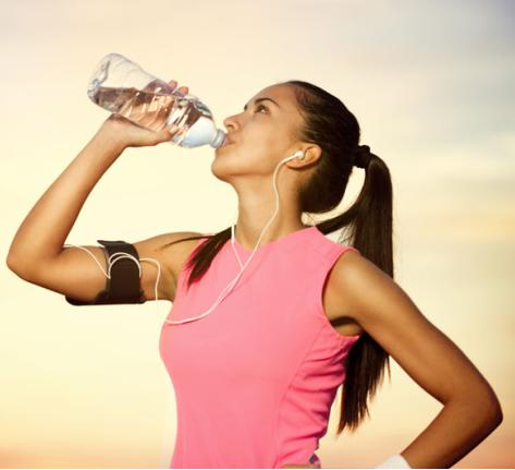 喝凉水腰疼,喝凉水就腰背疼是怎么回事