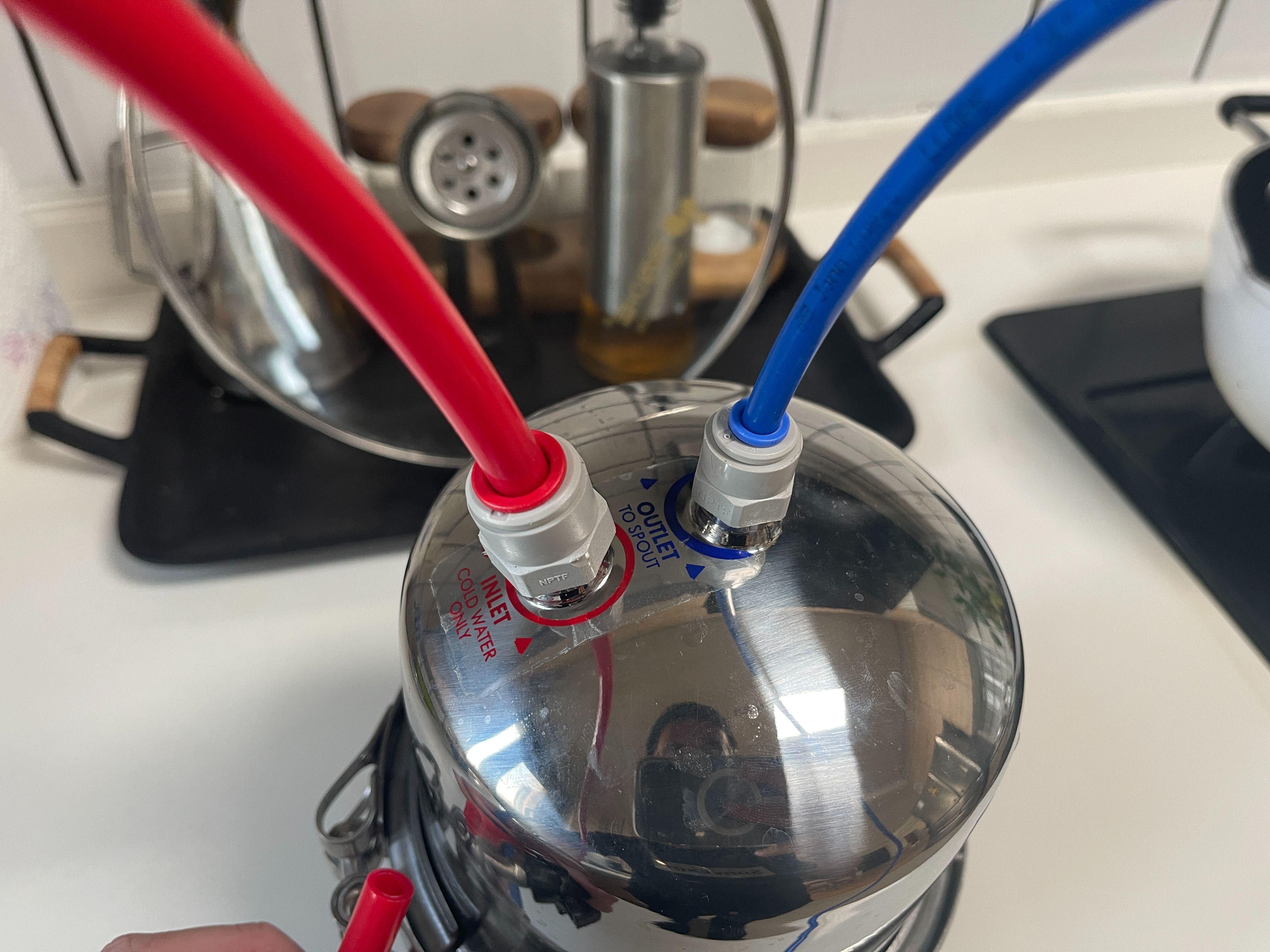 飞机上用的什么品牌的净水器,飞机上的净水器