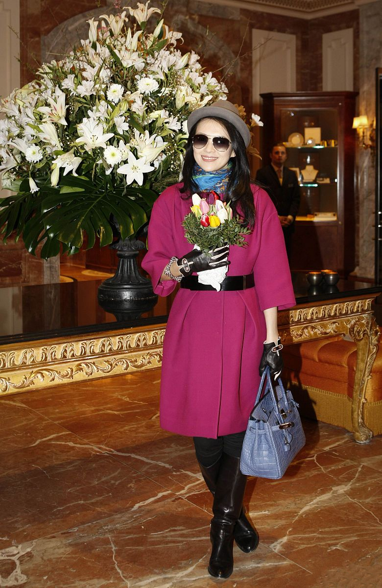 章子怡穿搭随意却很时髦,章子怡穿出大气范