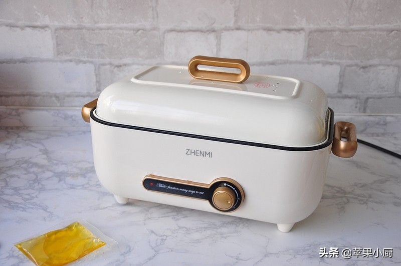 巧手主妇用海鱼做酸菜鱼，味道也不错，汤鲜肉也美味，都说味不错