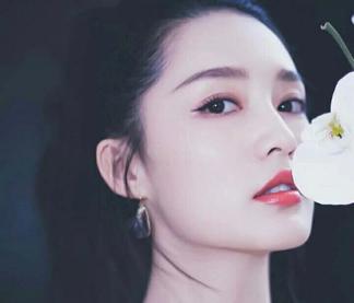 女生脸上有哪些特征说明耐看,一个女生脸细腻意味着什么