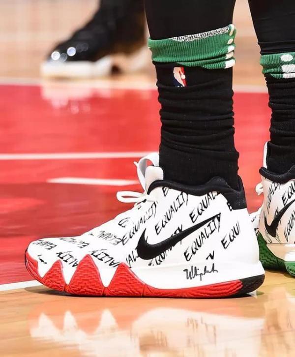 NBA黑人月配色球鞋