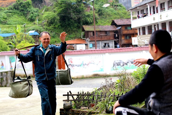 中国退役军人丨张林昌:34年风雨无阻,一位山乡邮递员的19次“二万五千里长征”