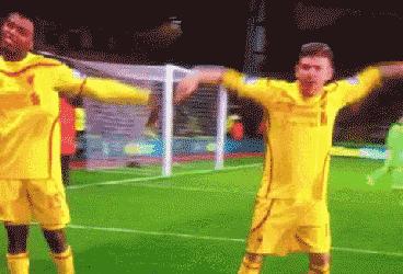 盘点搞笑足球名场面,足球场上的爆笑瞬间