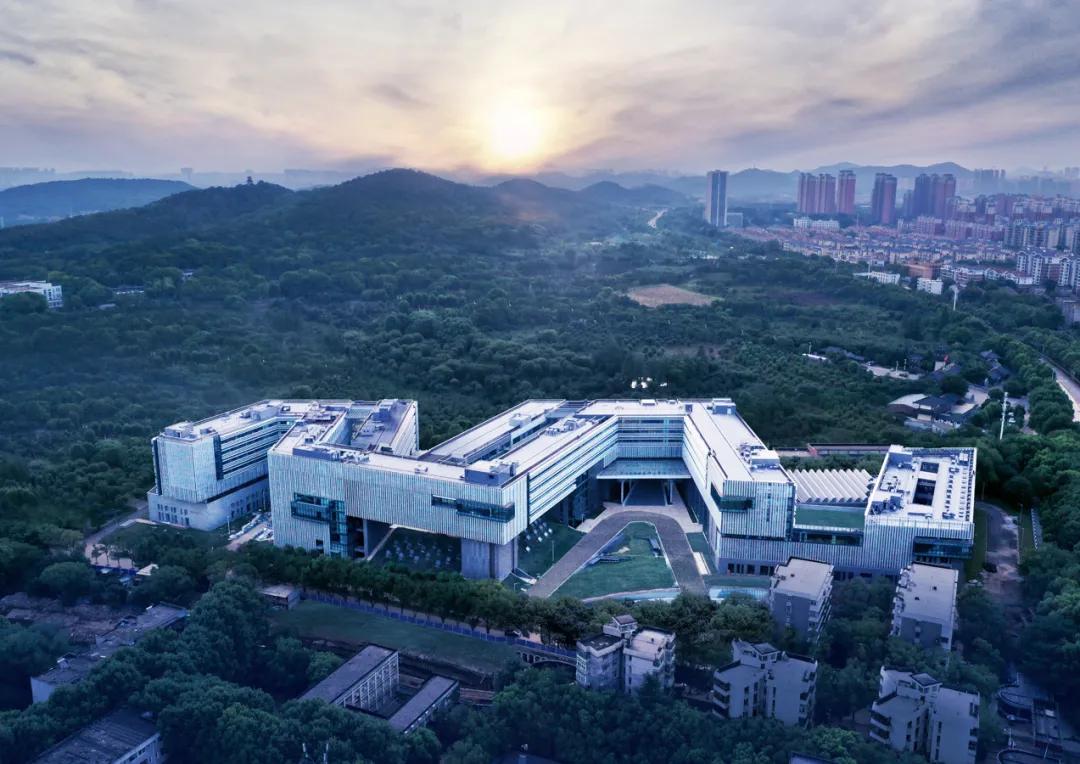 华中科大武汉光电国家研究中心,武汉光电国家研究中心和光电学院