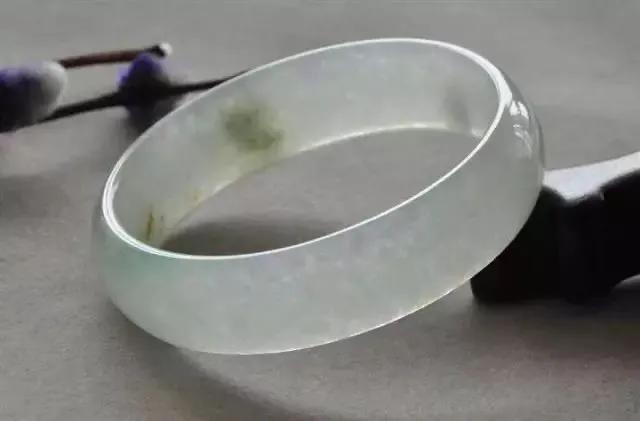 翡翠貔貅的寓意和佩戴技巧,翡翠玉貔貅知识