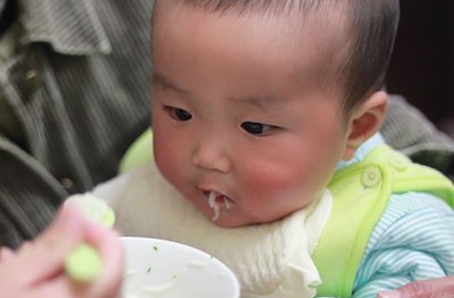 六个月宝宝添加辅食后体重没增长,七个月宝宝添加辅食体重不增反减
