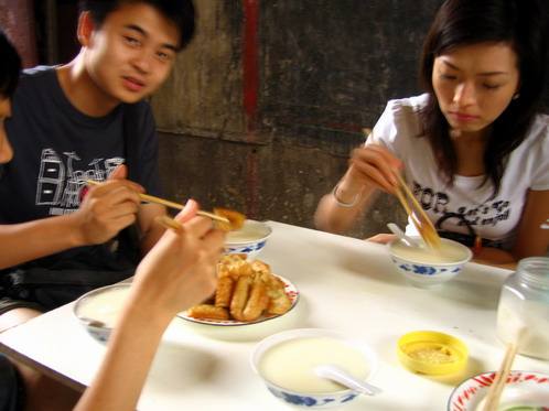 空腹喝豆浆会引起腹胀吗,空腹喝豆浆会胀气肚子疼