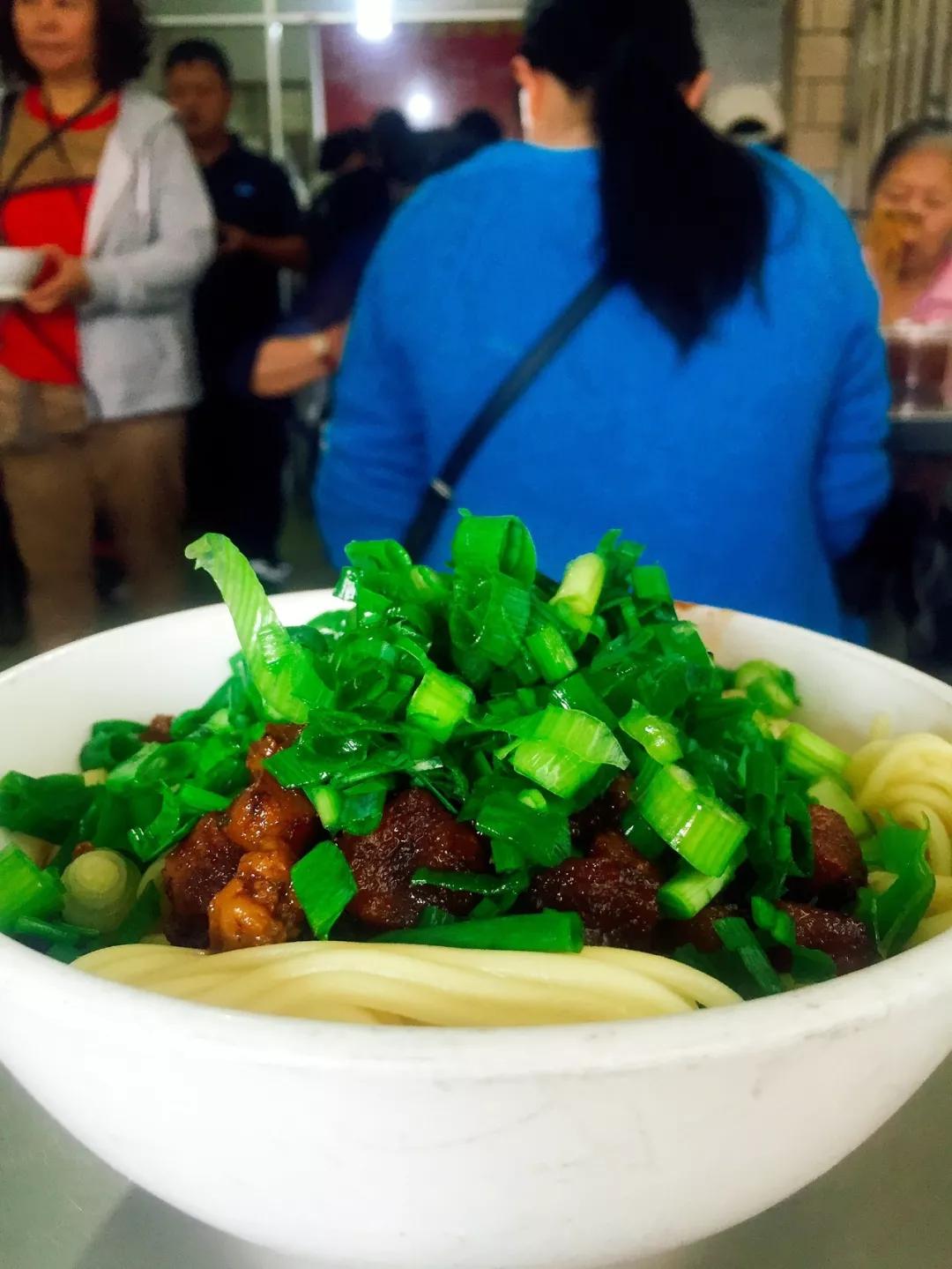 一碗米线斩群妖|我在昆明这5家米线店跪得端端正正