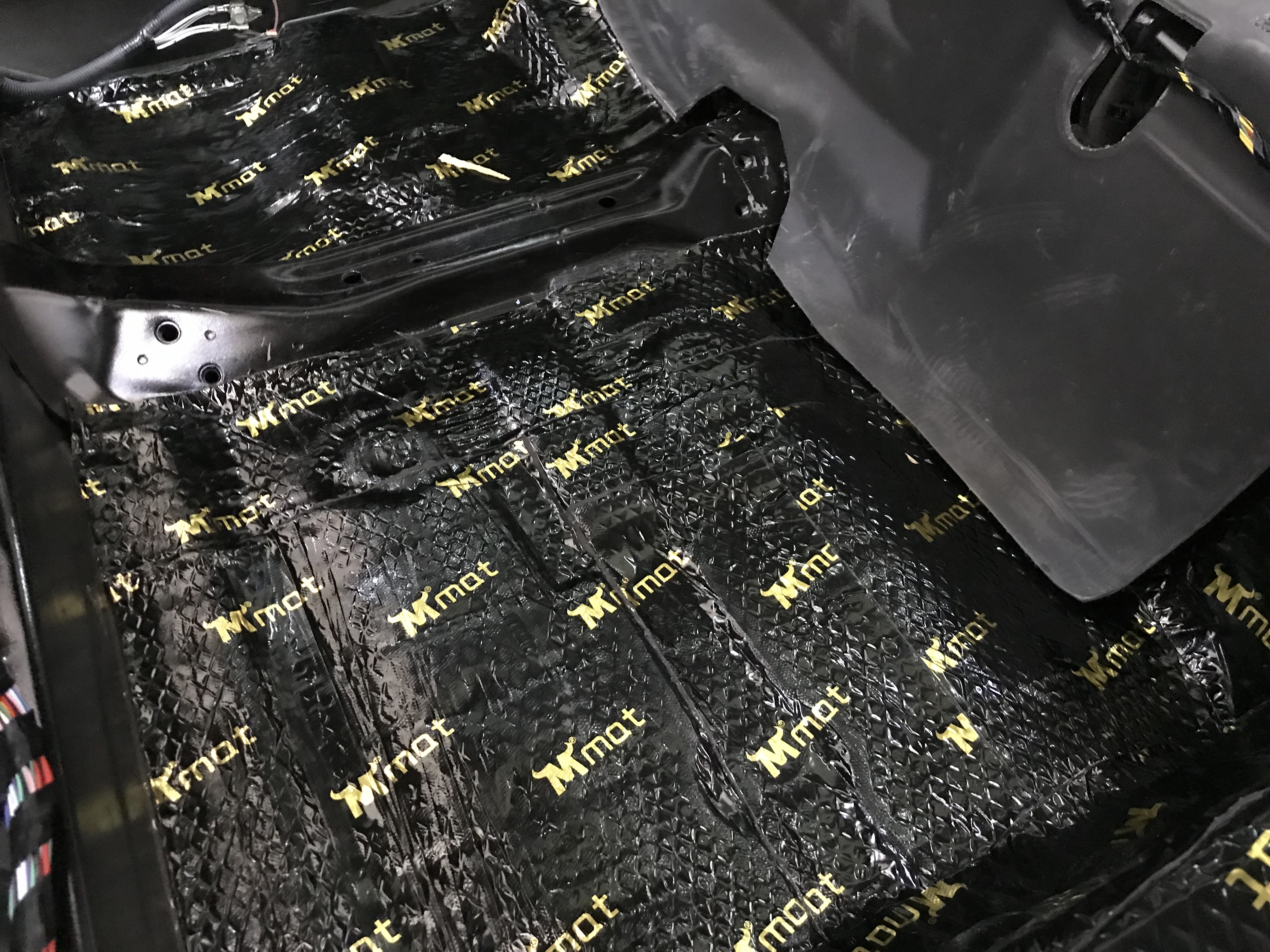 音皇丰田皇冠汽车音响改装桃木功放,视觉听觉双重享受