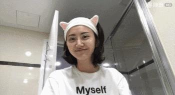 张韶涵坚持用护肤油5年，宋轶直接把油涂全身，难怪皮肤嫩出水