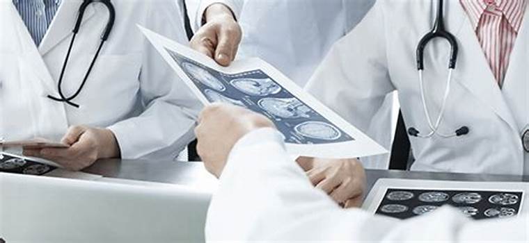 24岁小伙熬夜,24小伙熬夜玩手差点瘫痪