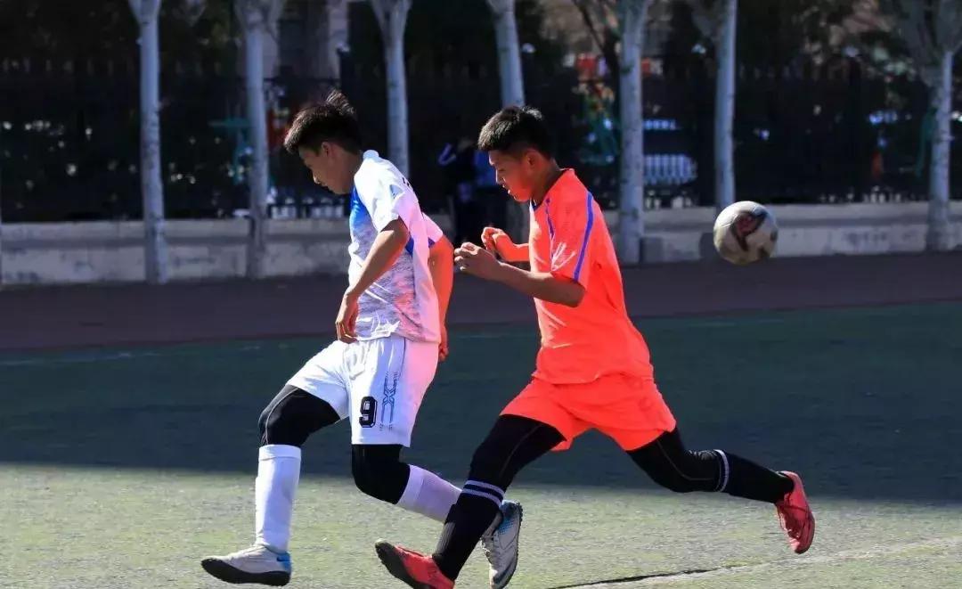 最强校队诞生：靠踢球，他们“踢入”985大学