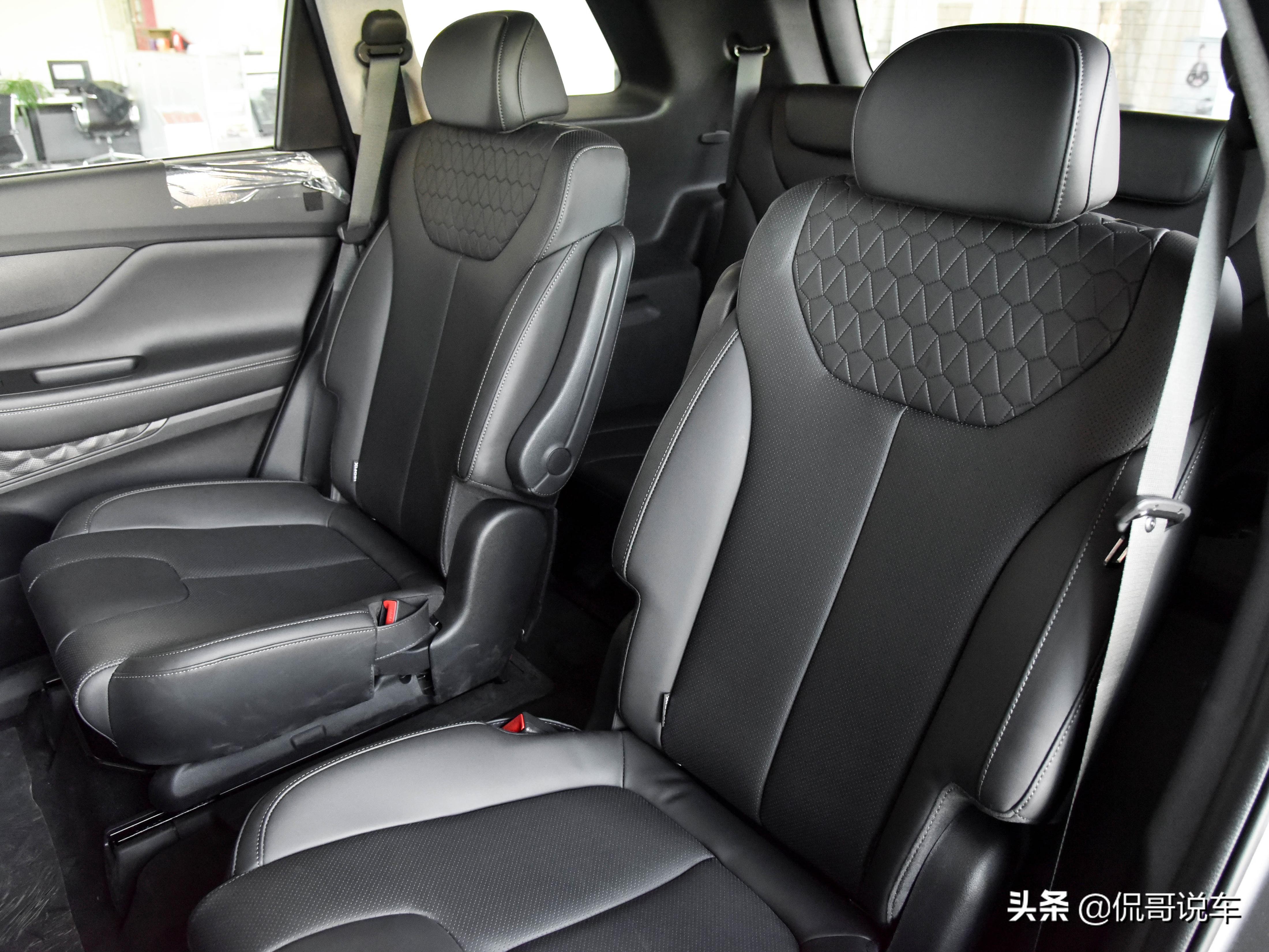 自动挡还有7座，比日系车更大，品质稳定配置高，带你看现代胜达