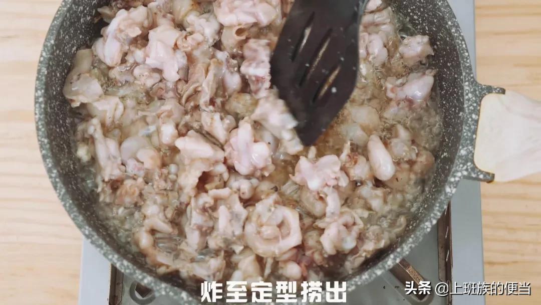 牛蛙最好吃的做法，酸香辣爽，闻着香味都馋了，一大盆都不够吃