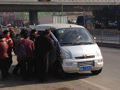 工作8000小时,工作8小时月薪一万轻松的工作