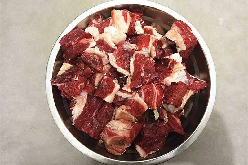 土豆炖牛肉软烂又入味配米饭香,牛肉软烂土豆软糯很下饭的菜