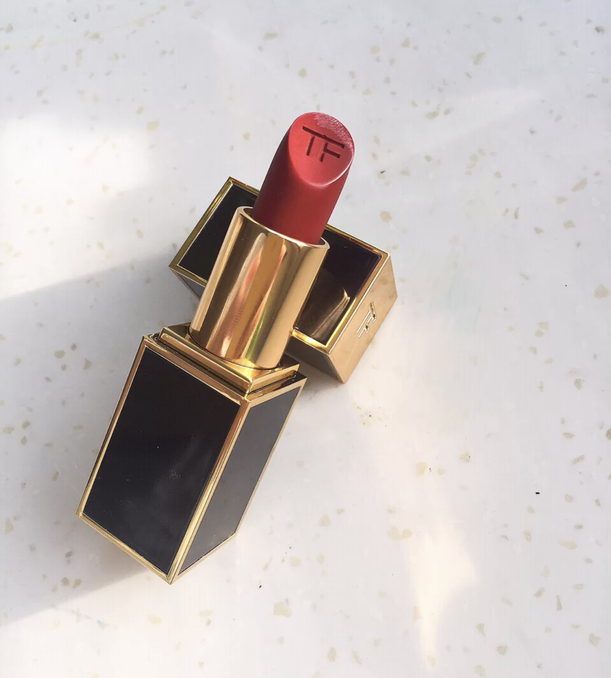 娇兰214和tf16哪个好看,tf经典黑管口红16号