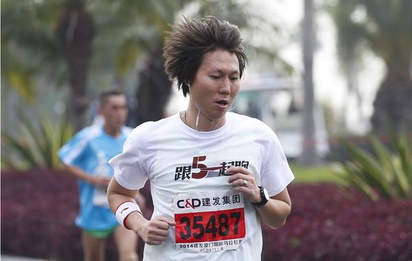 早晨跑步，上午工作，下午训练，带队冲进12强的李铁心情大好