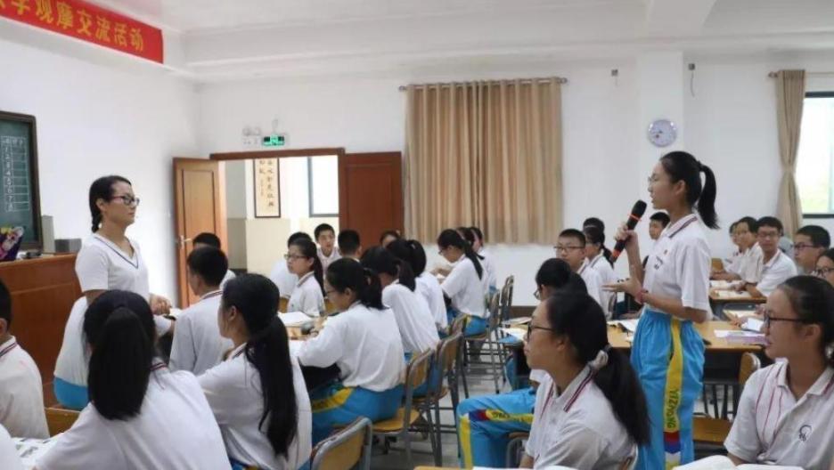 江西一中学老师，因不堪家长羞辱而起诉，分班是不是老师的错？