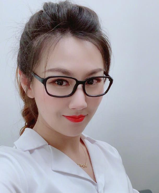 彻底退休了！LOL传奇女神小苍放弃一切，最后一句是没整容