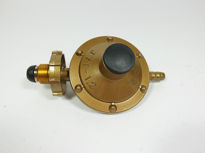 燃气灶难打火原因和处理方法,新燃气灶火焰变红怎么解决