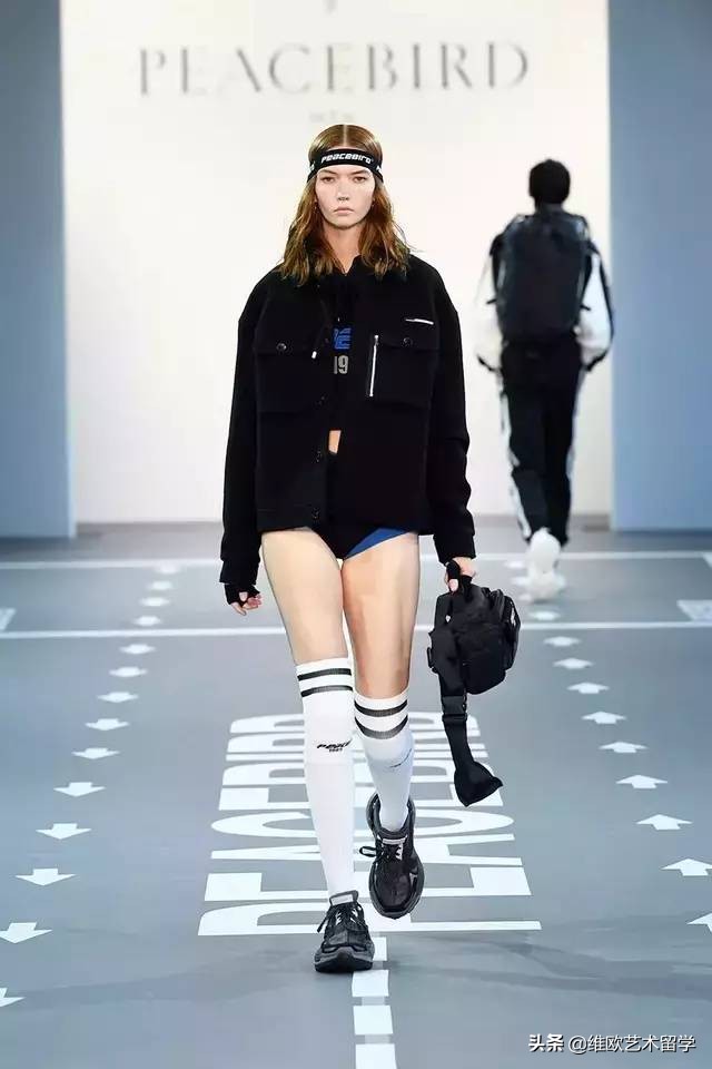 太平鸟时装发布会,太平鸟联名绿色外套