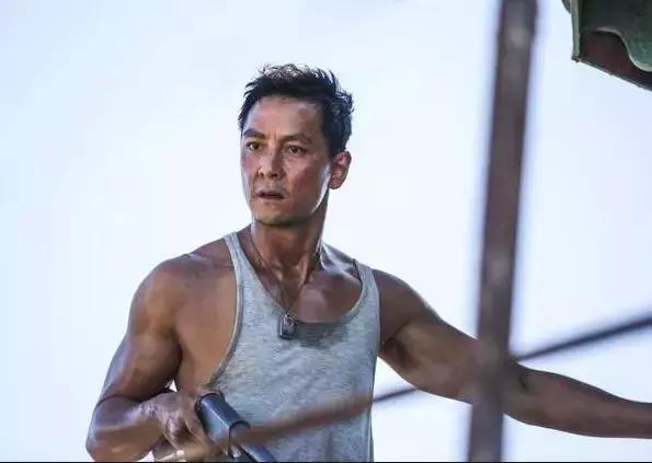 吴彦祖秃顶变苏大强版照片,吴彦祖老态尽显撞脸苏大强