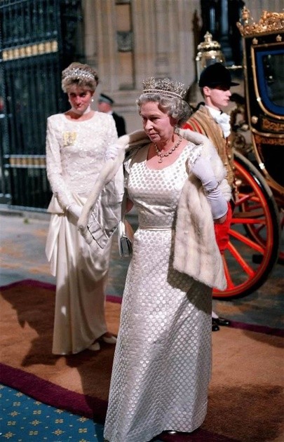 查尔斯对戴安娜的温馨瞬间,戴安娜为什么要和查尔斯撕破脸