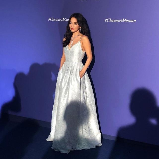 宋慧乔穿长筒黑皮靴,宋慧乔终于穿蕾丝裙了图片