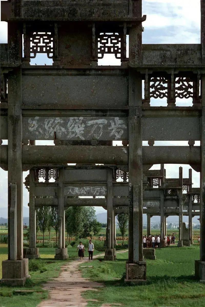 老照片里的旧时光在变幻的生命里,一张老照片展示着时代的变迁