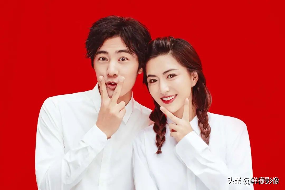 结婚纪念照怎么拍最美,穿黑色衣服拍结婚证件照好看吗