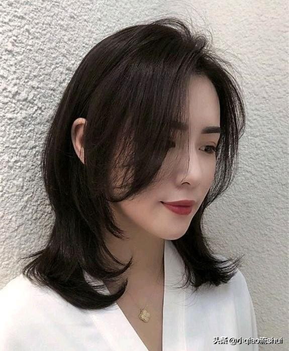 适合圆脸的齐肩锁骨发造型烫发,齐肩锁骨发圆脸卷发