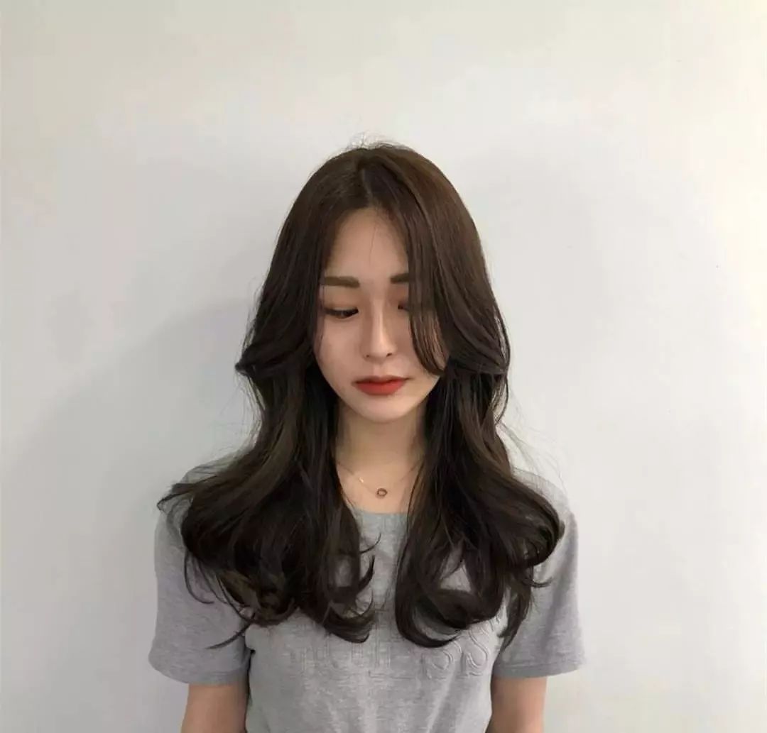 脸型长脖子长适合剪短发,脸型比较小适合剪短发吗