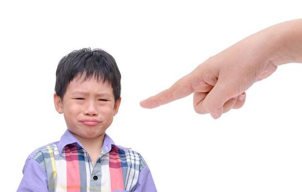 孩子被同桌欺负需要换同桌吗,孩子被同学欺负高情商妈妈这样做