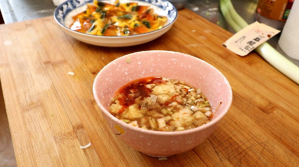 凉拌皮蛋松花变蛋家常做法,做皮蛋凉拌用什么醋