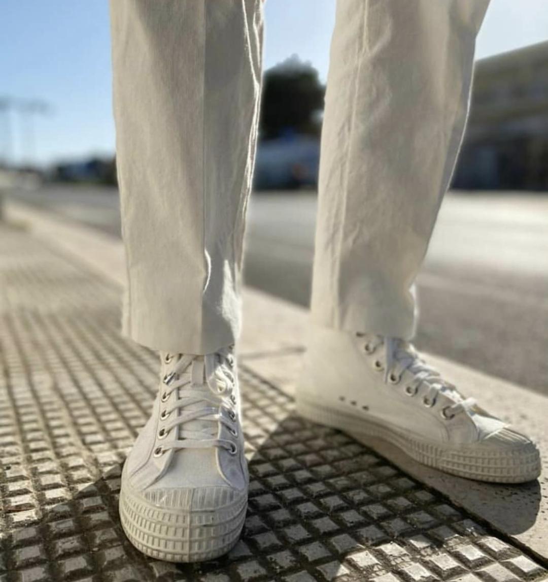 今年流行的帆布鞋宽头,今年流行的帆布鞋花纹