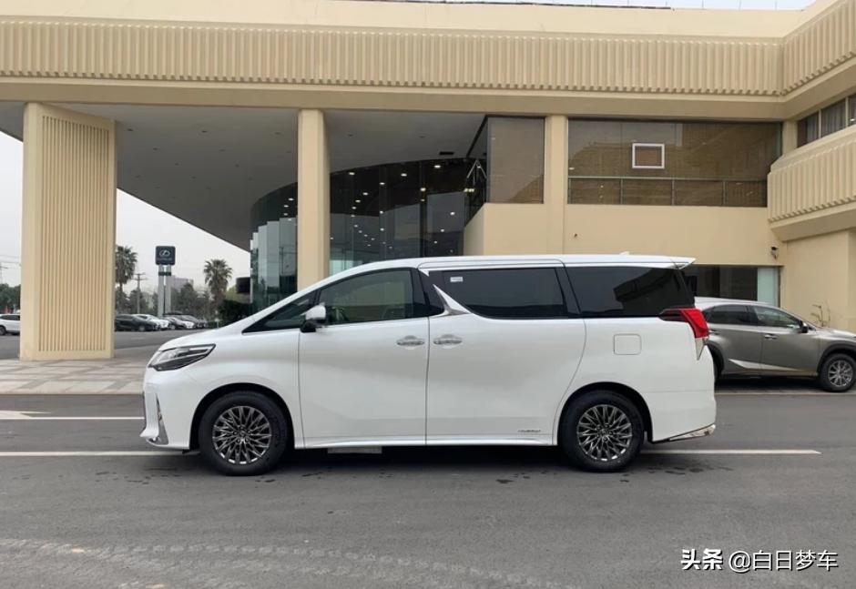 雷克萨斯LM实车到店！加价一辆埃尔法能提车？