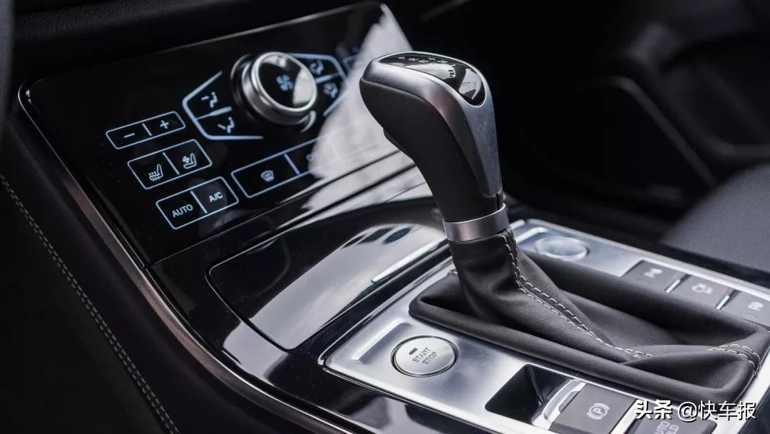 摸着方向盘感觉就很自豪，这就是红旗的魅力「快车体验117」