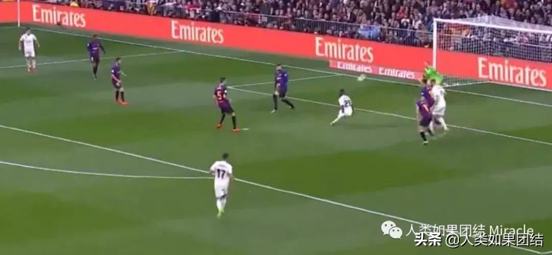 皇马，饼来了，我不要！巴萨，饼来了，真香！