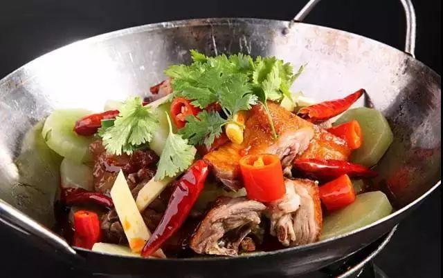 湘式干锅鸭做法大全,川湘菜馆香辣干锅鸭