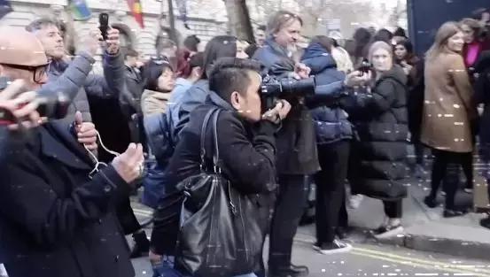 我们花了400块,把土鳖小伙子送上了伦敦时装周???