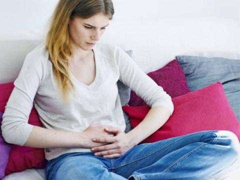 头发上的阴虱,阴虱长在头发上怎么处理