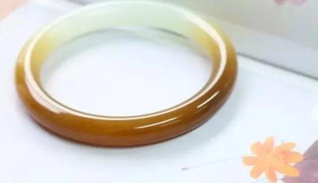 30岁女生适合的气质手镯,20多岁3000至5000元翡翠手镯推荐