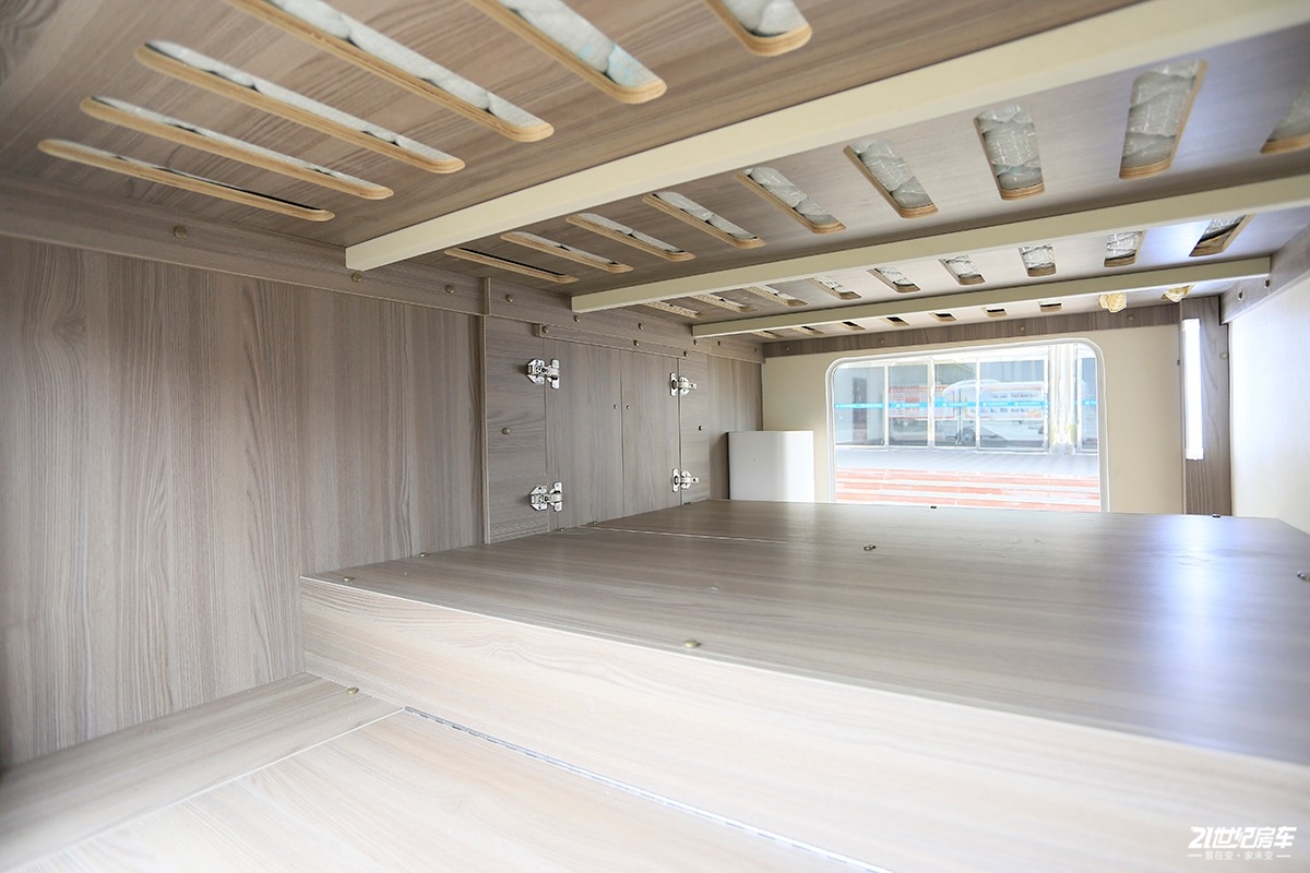 性价比入门房车,新飞国六平头轻卡房车