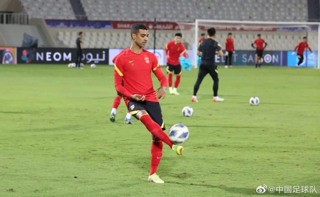 助推比利时黄金一代后,这位技术总监能帮国足走多远?